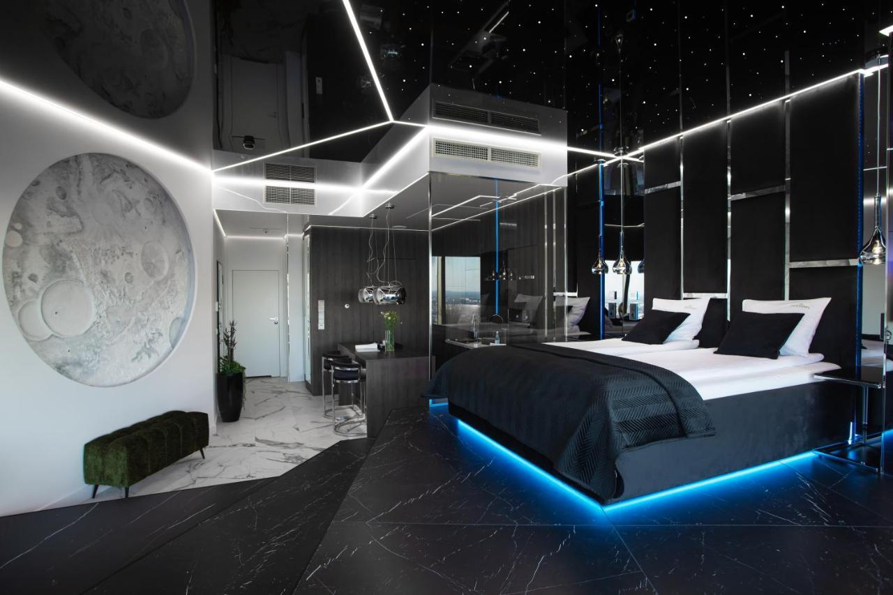 Apartamenty Sky Tower Z Jakuzzi Przy Oknie Вроцлав Экстерьер фото
