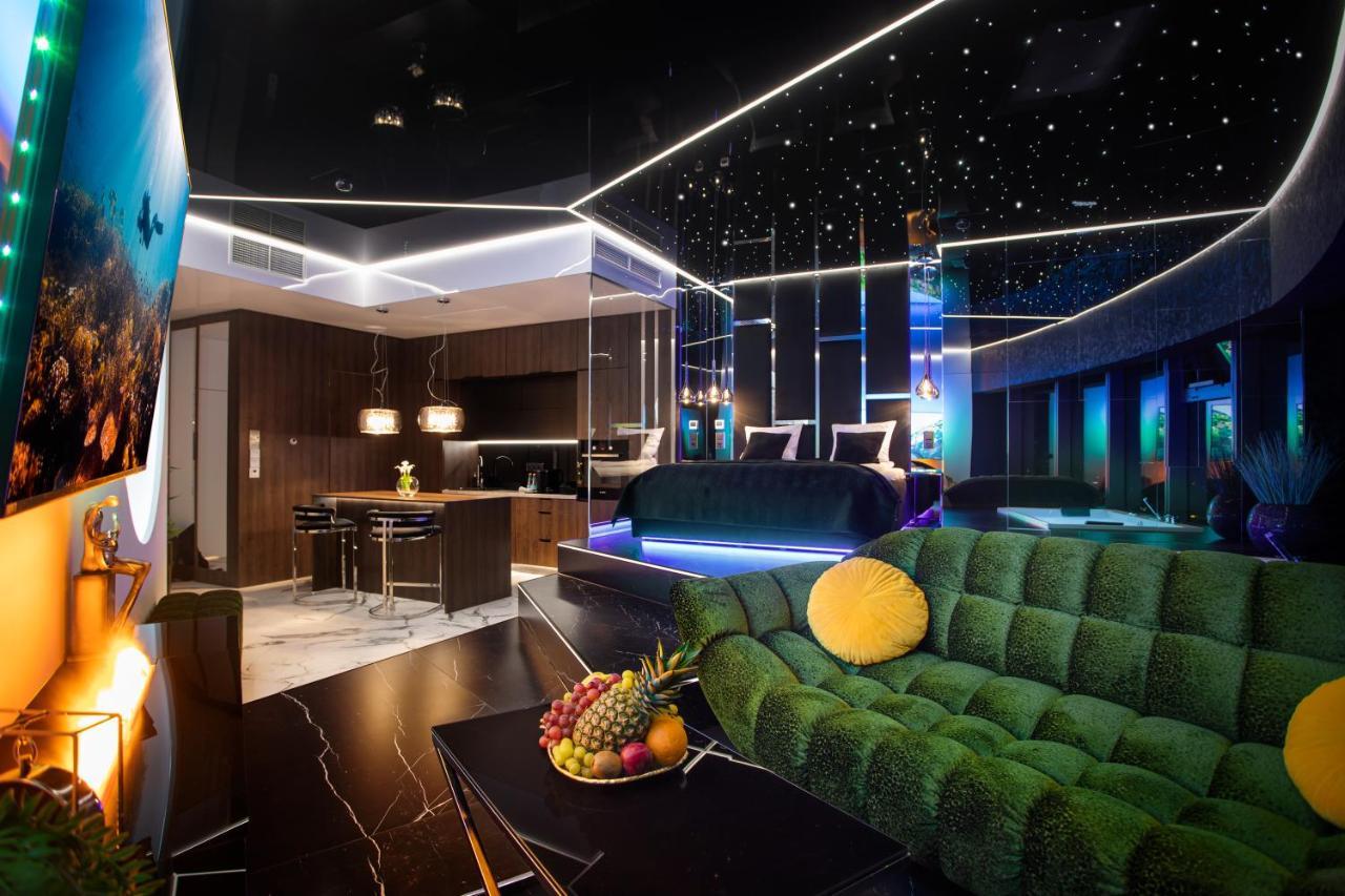 Apartamenty Sky Tower Z Jakuzzi Przy Oknie Вроцлав Экстерьер фото
