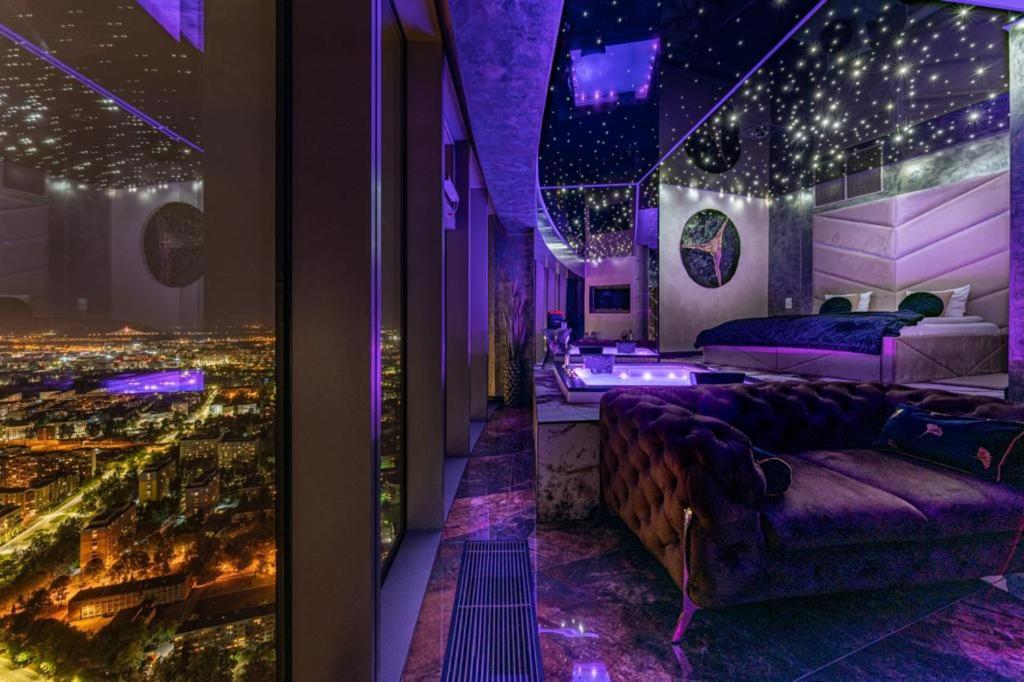 Apartamenty Sky Tower Z Jakuzzi Przy Oknie Вроцлав Экстерьер фото