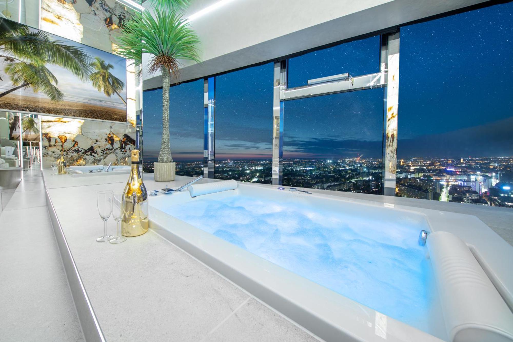 Apartamenty Sky Tower Z Jakuzzi Przy Oknie Вроцлав Экстерьер фото